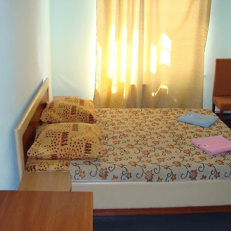 Adel Hotel Kiev Bagian luar foto